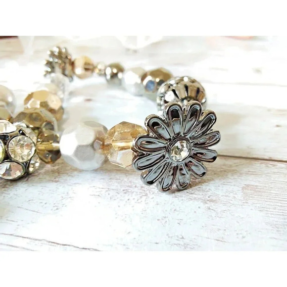 Elegant Stretch Bracelets with Crystal and Decorative Beads - Picture 4 of 8